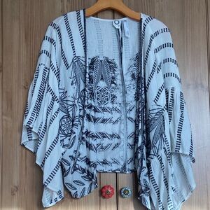 Akemi + Kin Anthropologie Short Kimono Cover-up Black a White Bubble Sleeve